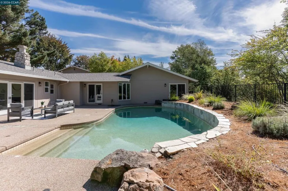 445 Kingsford Dr Moraga, CA 94556