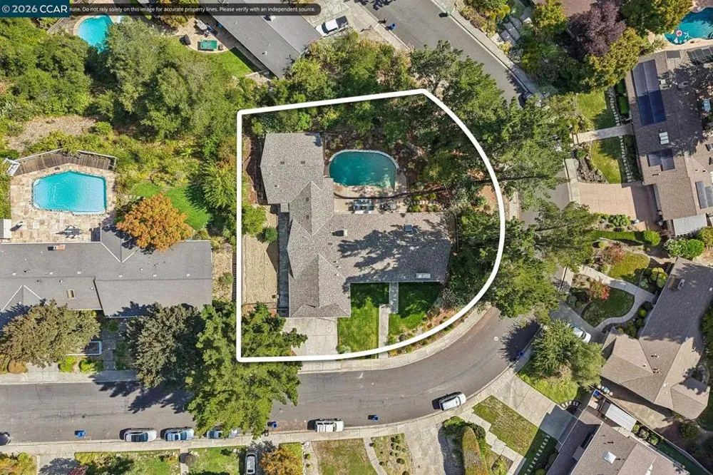 445 Kingsford Dr Moraga, CA 94556