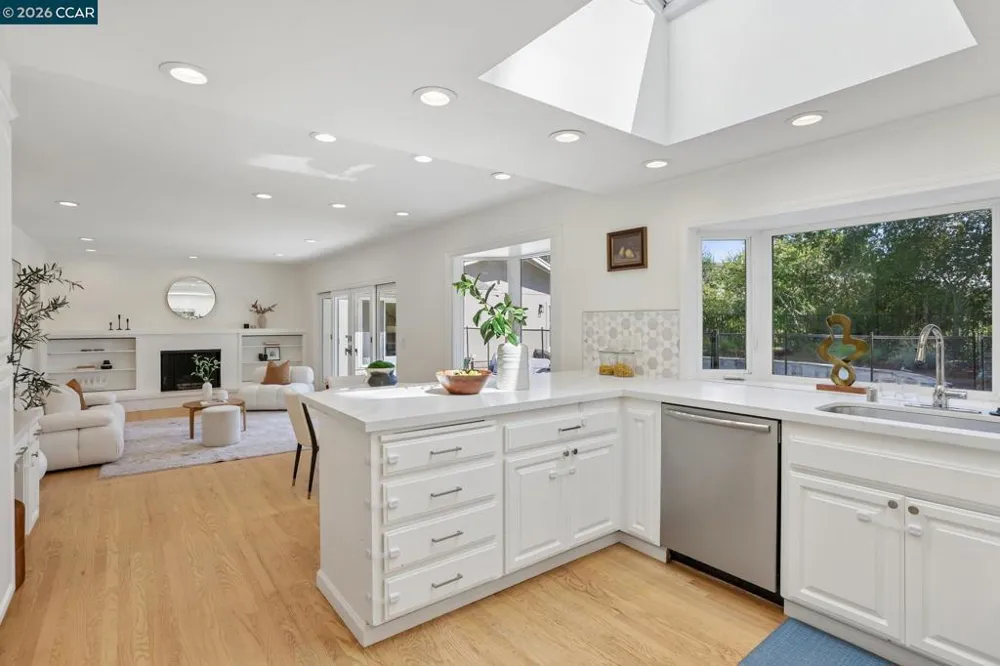 445 Kingsford Dr Moraga, CA 94556