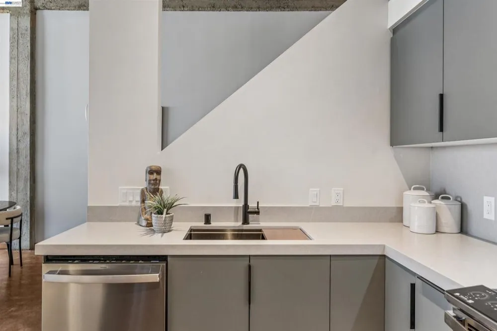 247 Fourth Street #405 Oakland, CA 94607