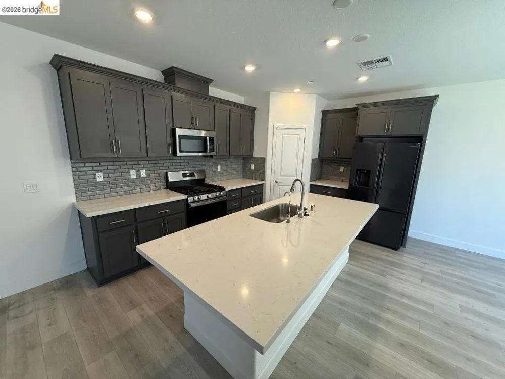85 Savannah Ln Pittsburg, CA 94565