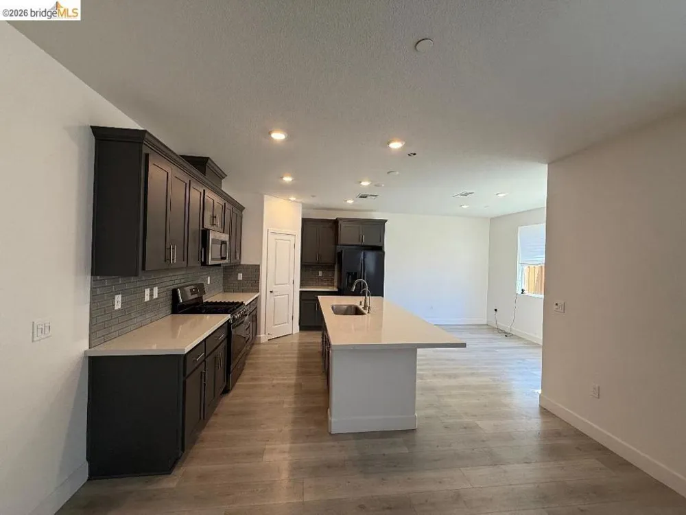 85 Savannah Ln Pittsburg, CA 94565