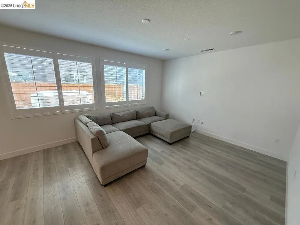 85 Savannah Ln Pittsburg, CA 94565