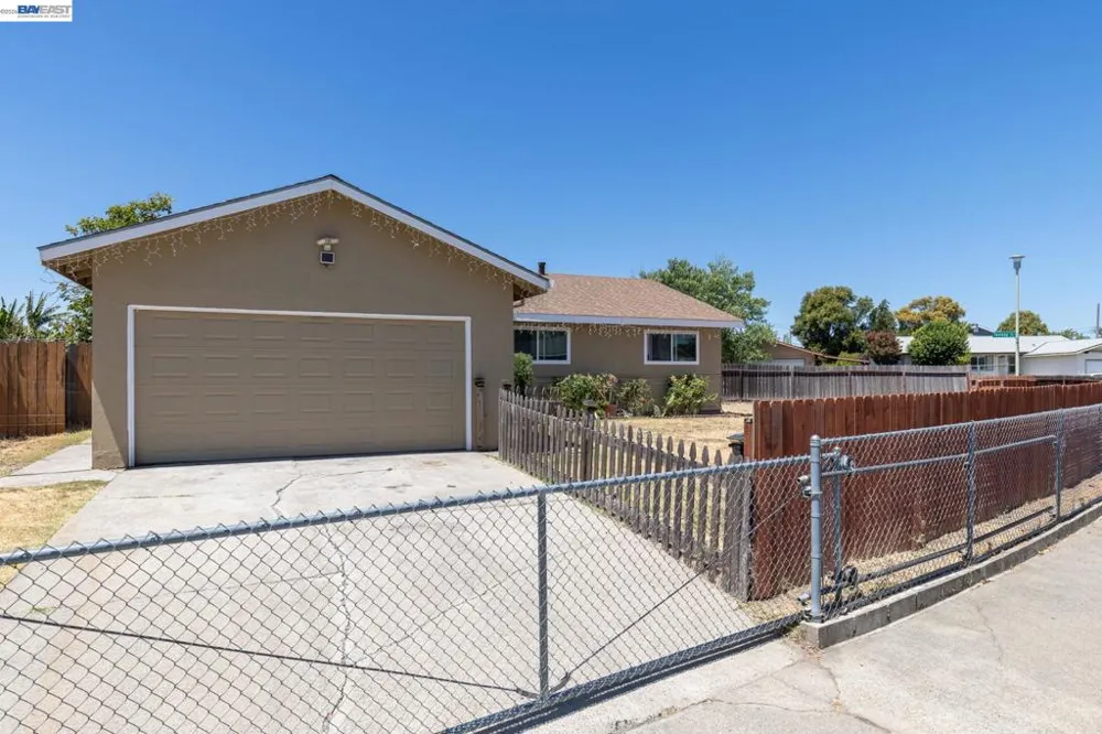 7700 Laramore Sacramento, CA 95832