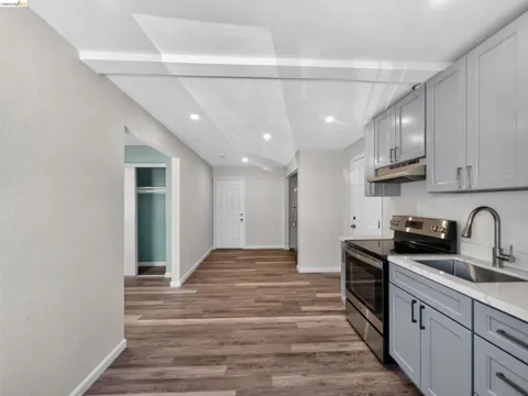 2322 Peachtree Cir