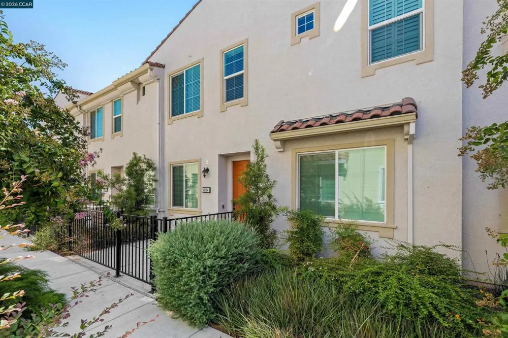 5301 E Commerce Way #58104 Sacramento, CA 95835