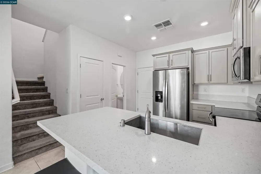 5301 E Commerce Way #58104 Sacramento, CA 95835