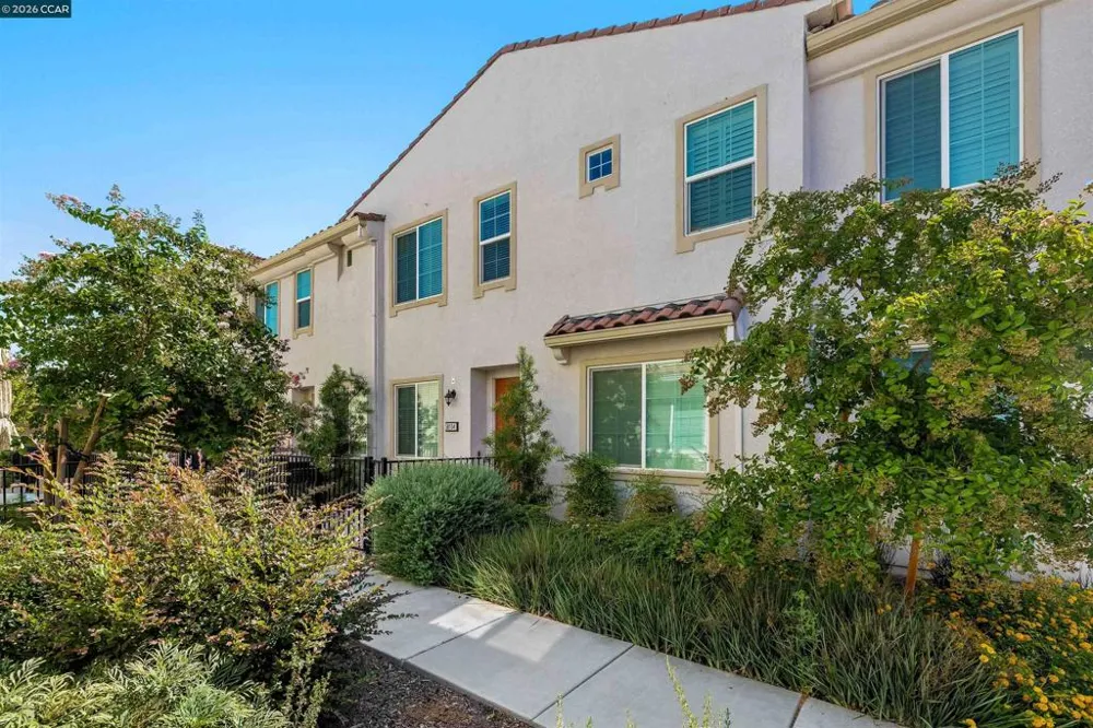 5301 E Commerce Way #58104 Sacramento, CA 95835