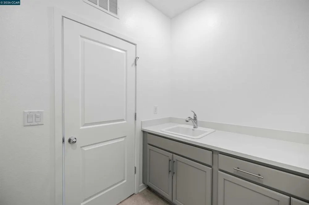 5301 E Commerce Way #58104 Sacramento, CA 95835