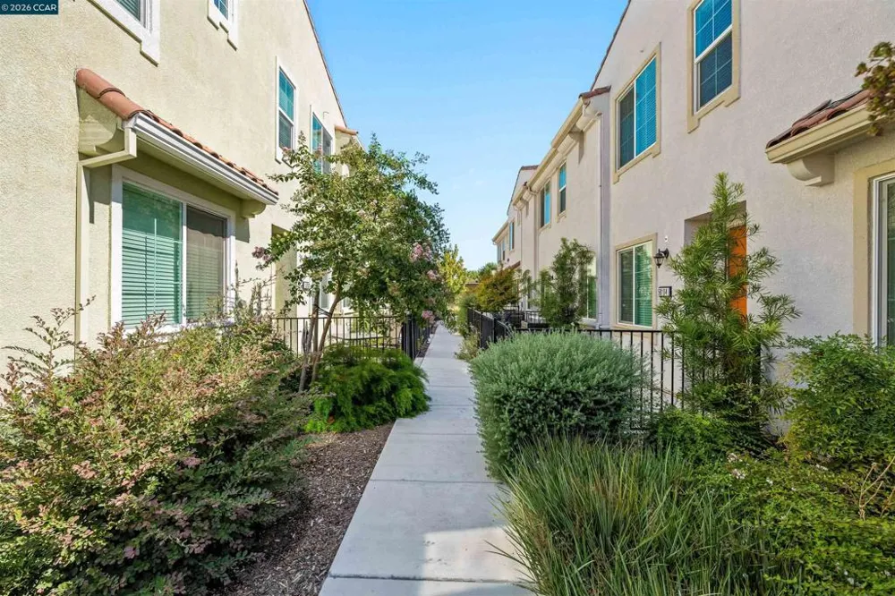 5301 E Commerce Way #58104 Sacramento, CA 95835