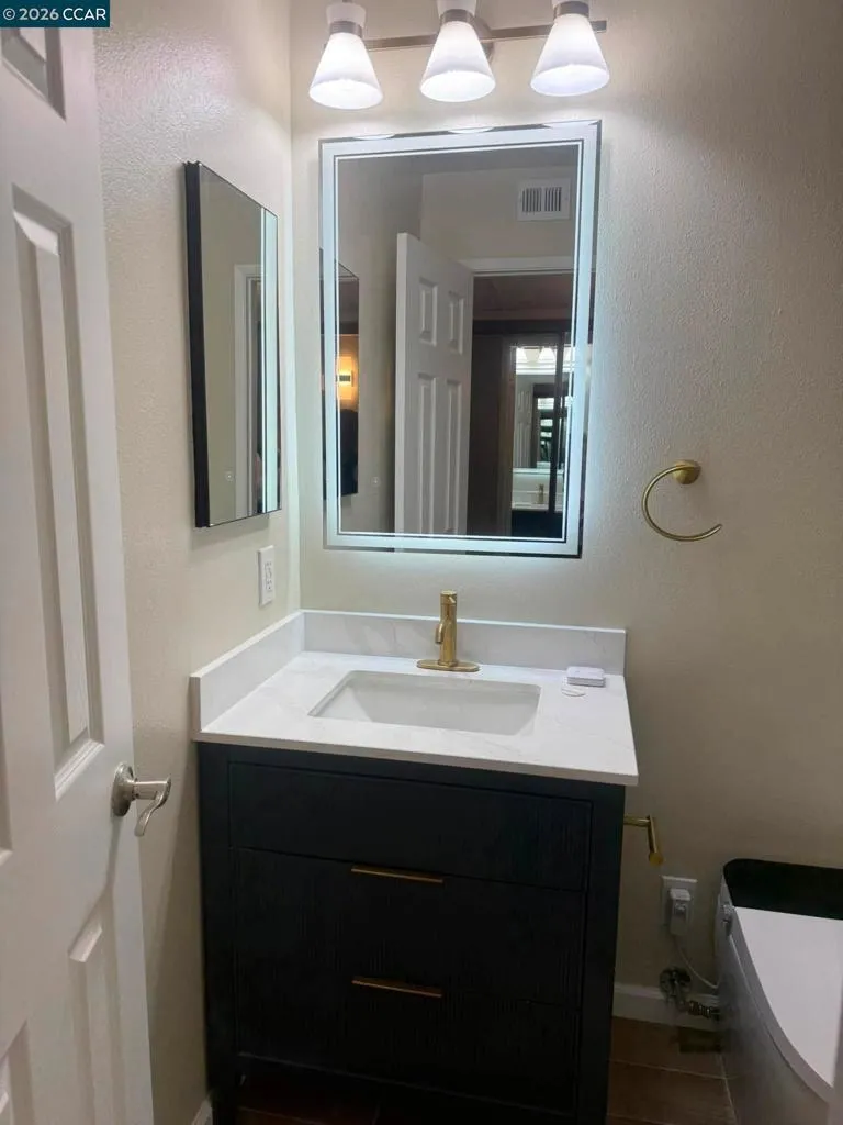 330 Civic Walnut Creek, CA 94596