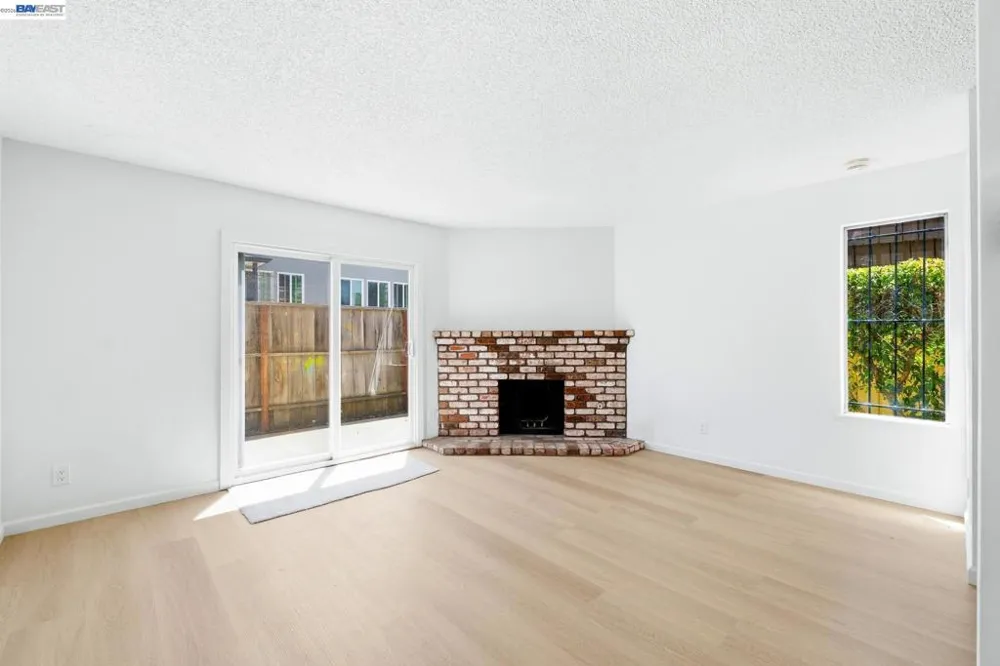 10401 Shaw St #401 Oakland, CA 94605