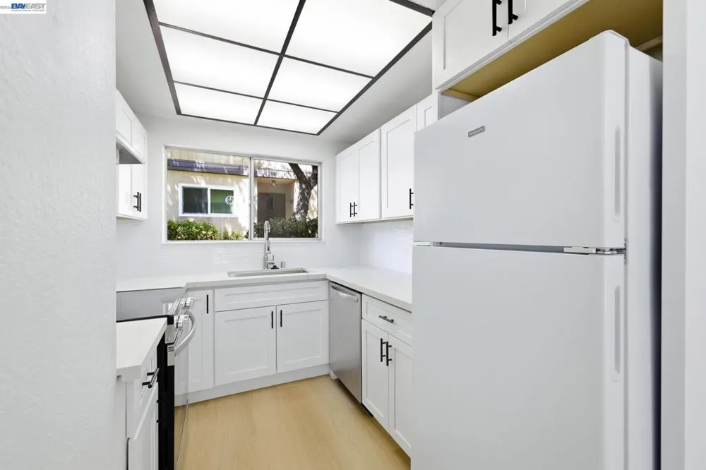 10401 Shaw St #401 Oakland, CA 94605