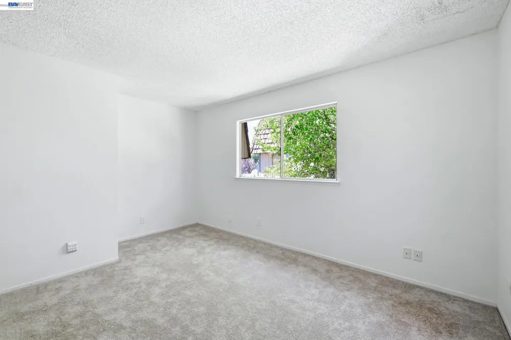 10401 Shaw St #401 Oakland, CA 94605