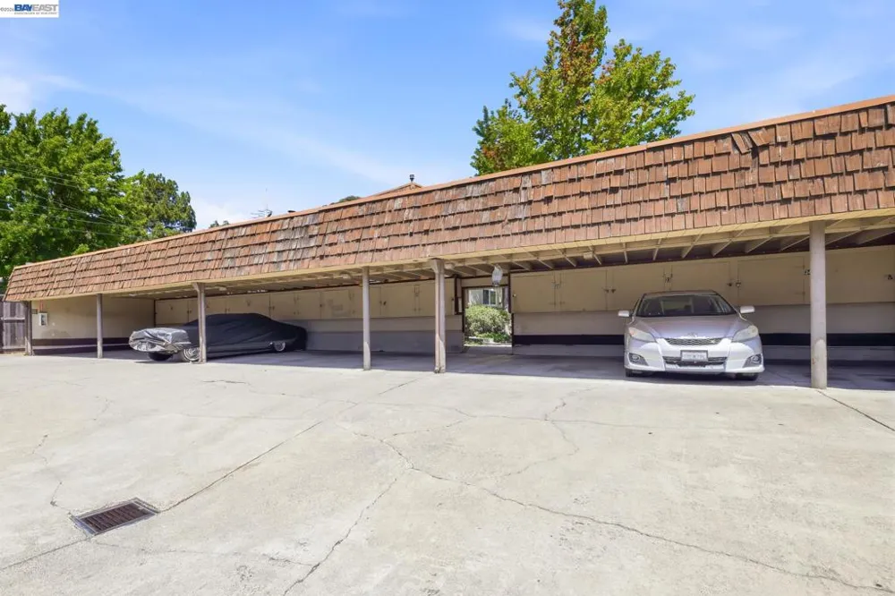 10401 Shaw St #401 Oakland, CA 94605