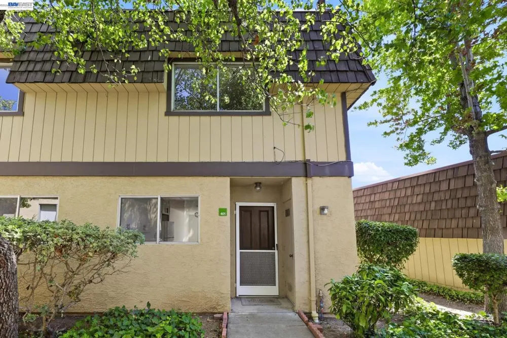 10401 Shaw St #401 Oakland, CA 94605