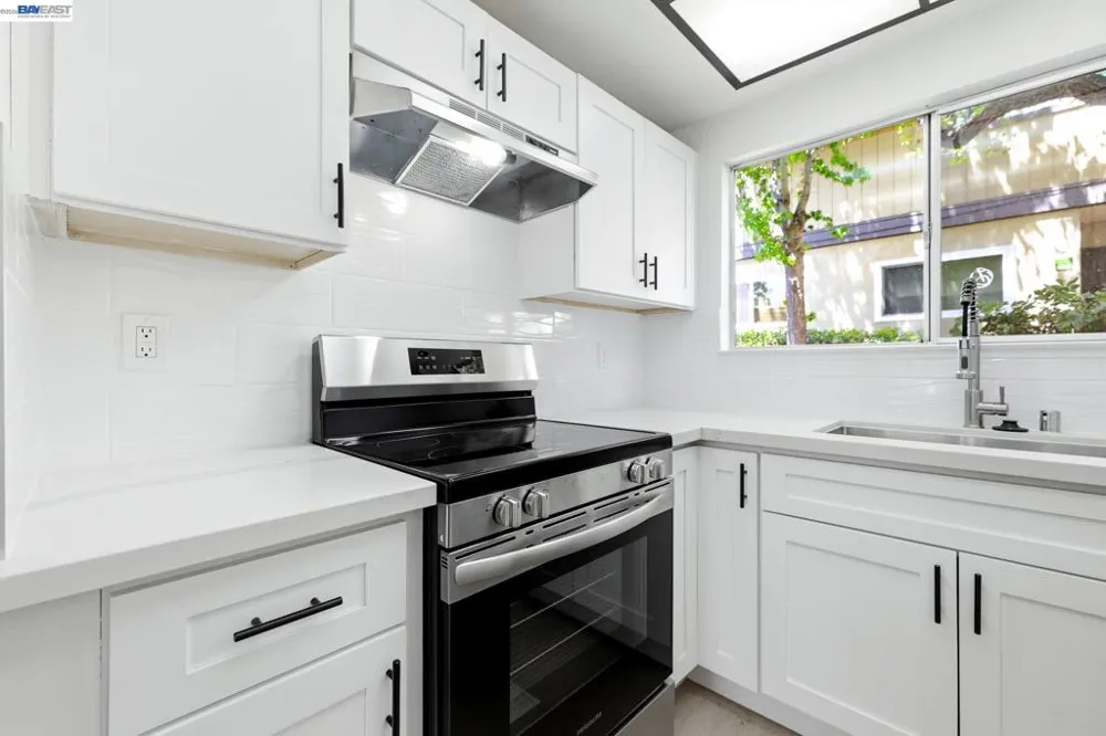 10401 Shaw St #401 Oakland, CA 94605