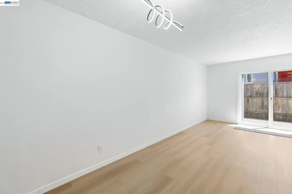 10401 Shaw St #401 Oakland, CA 94605