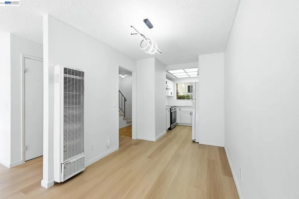 10401 Shaw St #401 Oakland, CA 94605