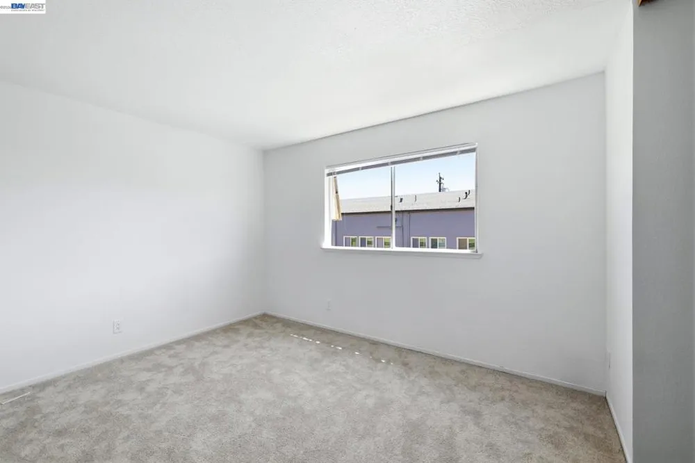 10401 Shaw St #401 Oakland, CA 94605