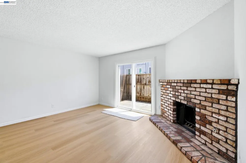 10401 Shaw St #401 Oakland, CA 94605