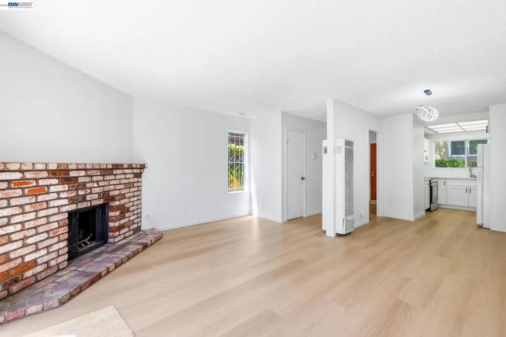 10401 Shaw St #401 Oakland, CA 94605