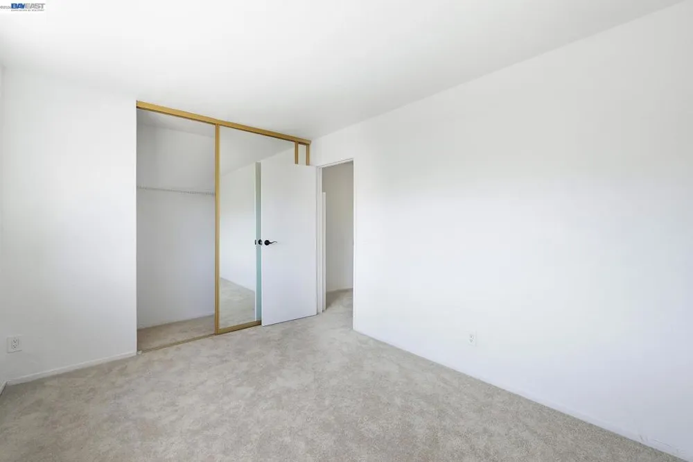 10401 Shaw St #401 Oakland, CA 94605