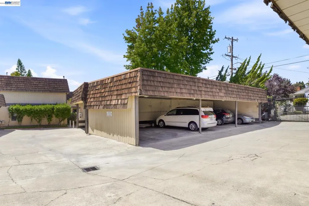 10401 Shaw St #401 Oakland, CA 94605
