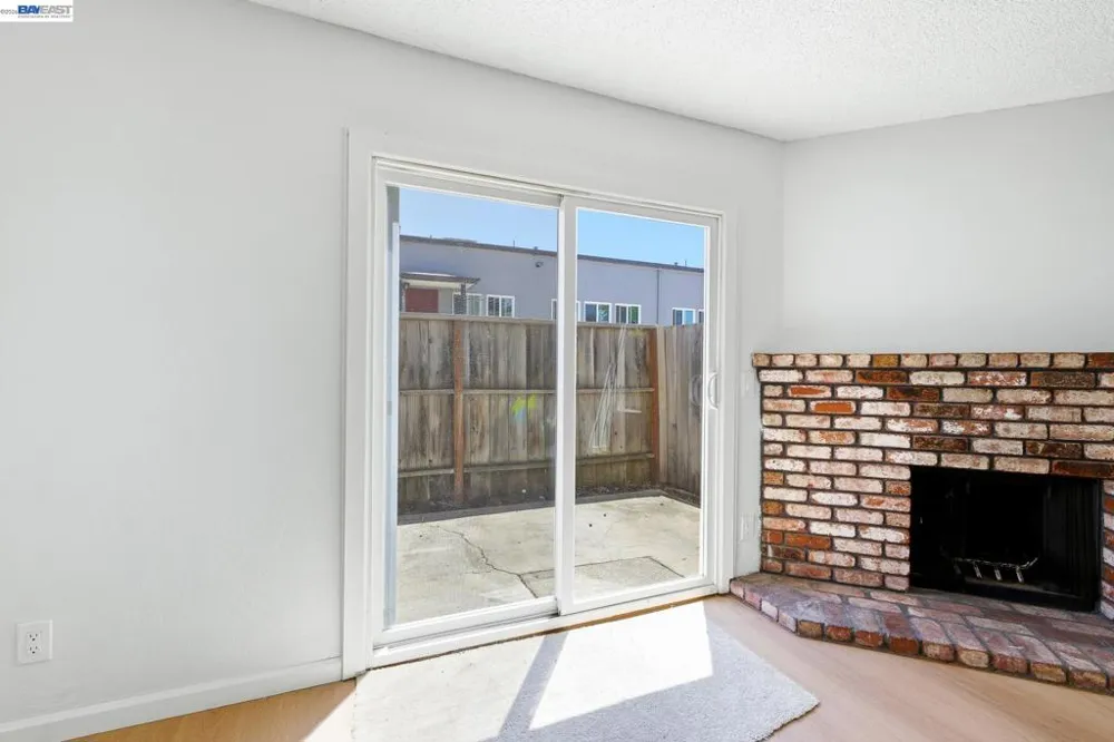 10401 Shaw St #401 Oakland, CA 94605