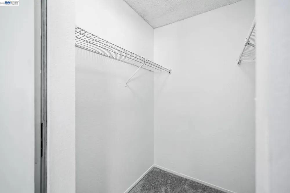 10401 Shaw St #401 Oakland, CA 94605