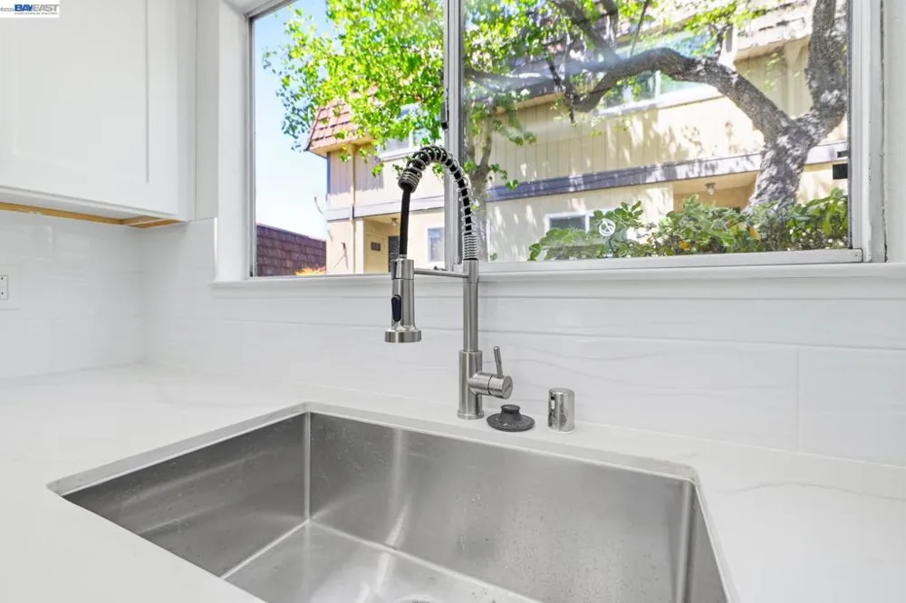 10401 Shaw St #401 Oakland, CA 94605
