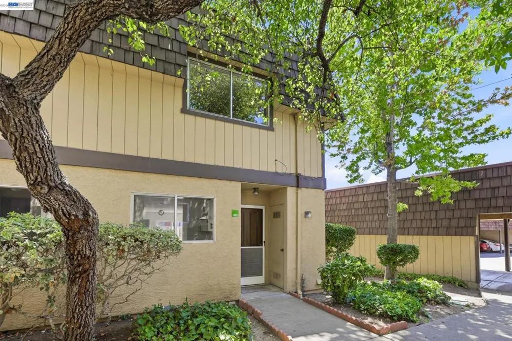 10401 Shaw St #401 Oakland, CA 94605