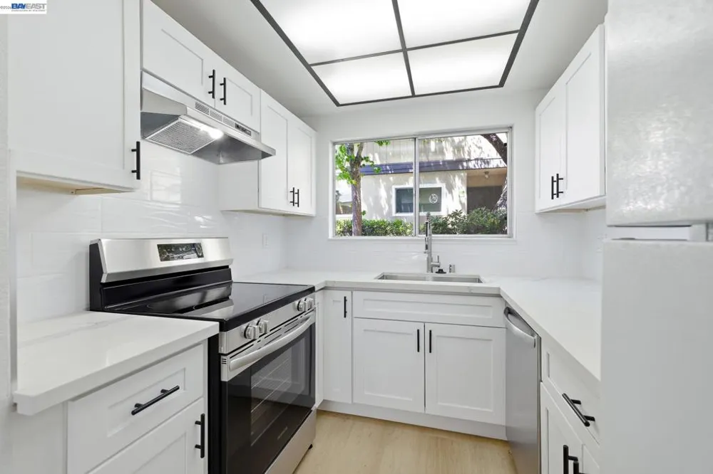 10401 Shaw St #401 Oakland, CA 94605