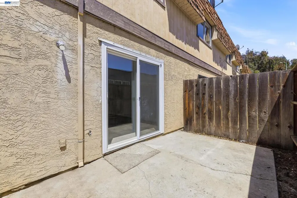10401 Shaw St #401 Oakland, CA 94605