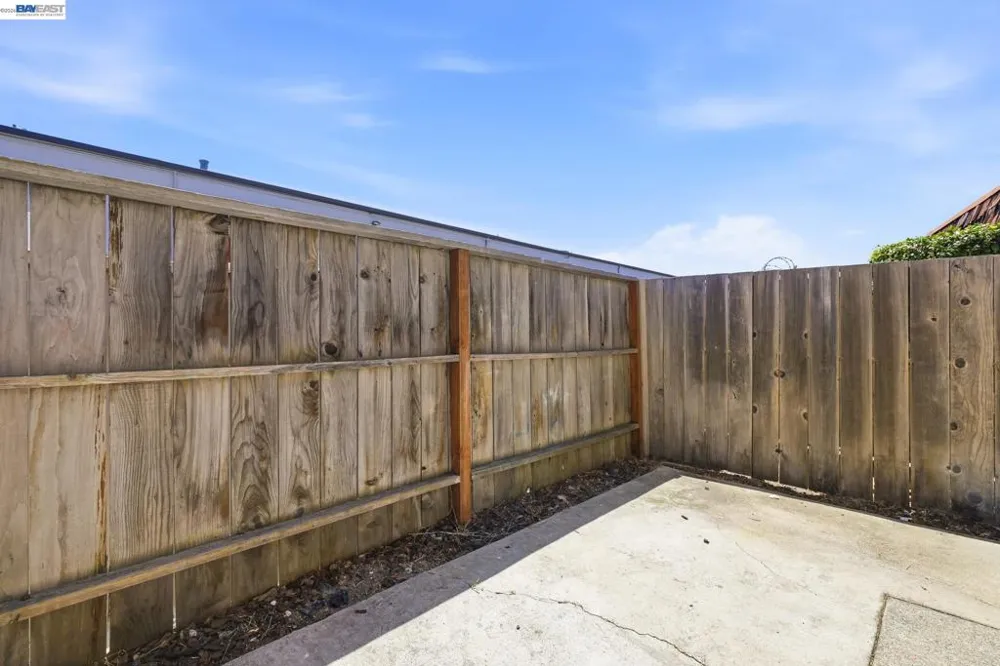 10401 Shaw St #401 Oakland, CA 94605