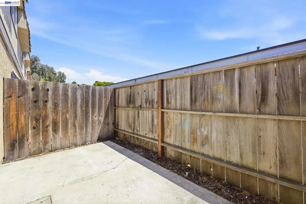 10401 Shaw St #401 Oakland, CA 94605