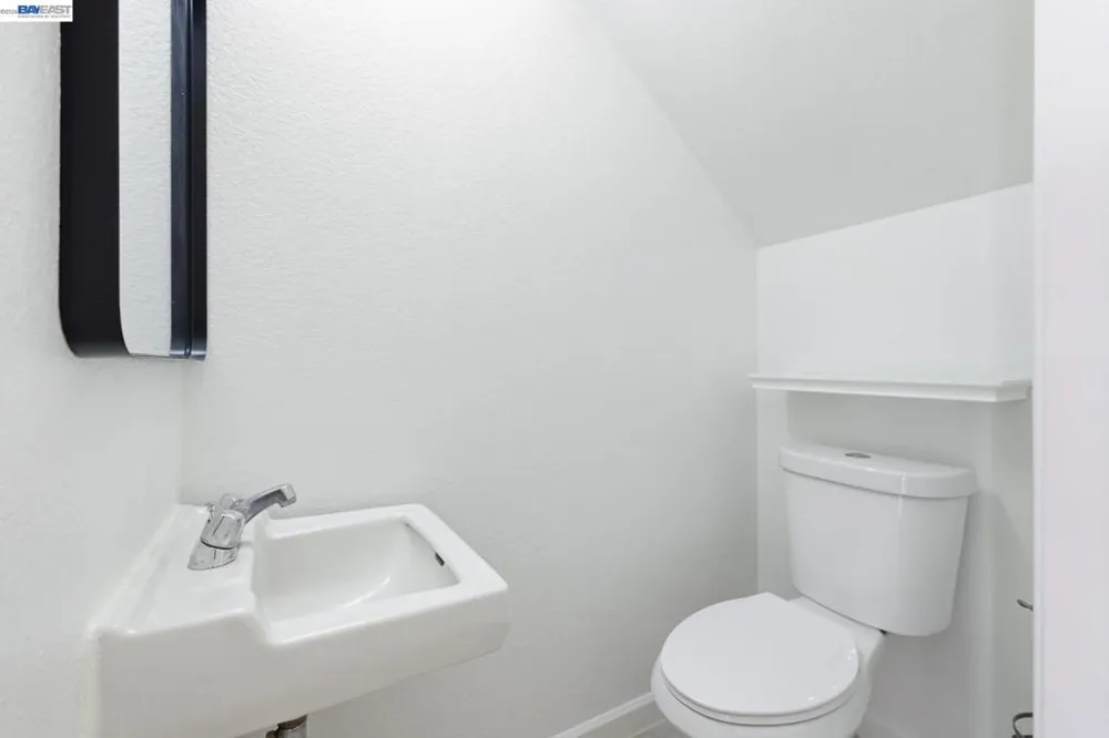 10401 Shaw St #401 Oakland, CA 94605