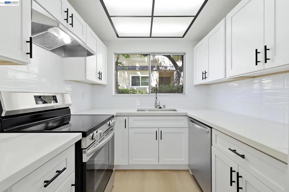 10401 Shaw St #401 Oakland, CA 94605