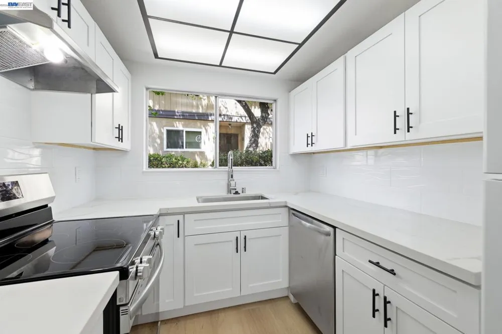 10401 Shaw St #401 Oakland, CA 94605