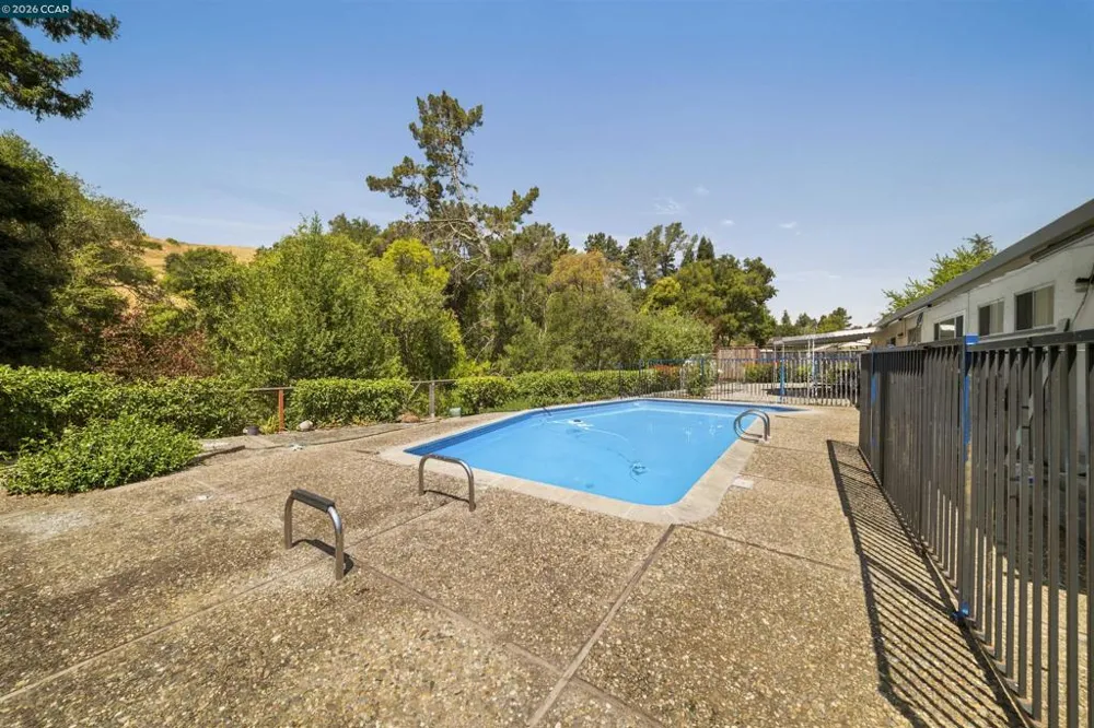 732 Moraga Rd Moraga, CA 94556