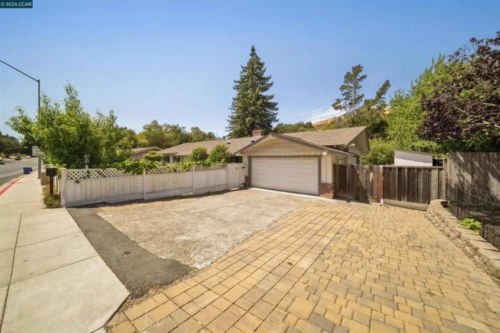 732 Moraga Rd Moraga, CA 94556