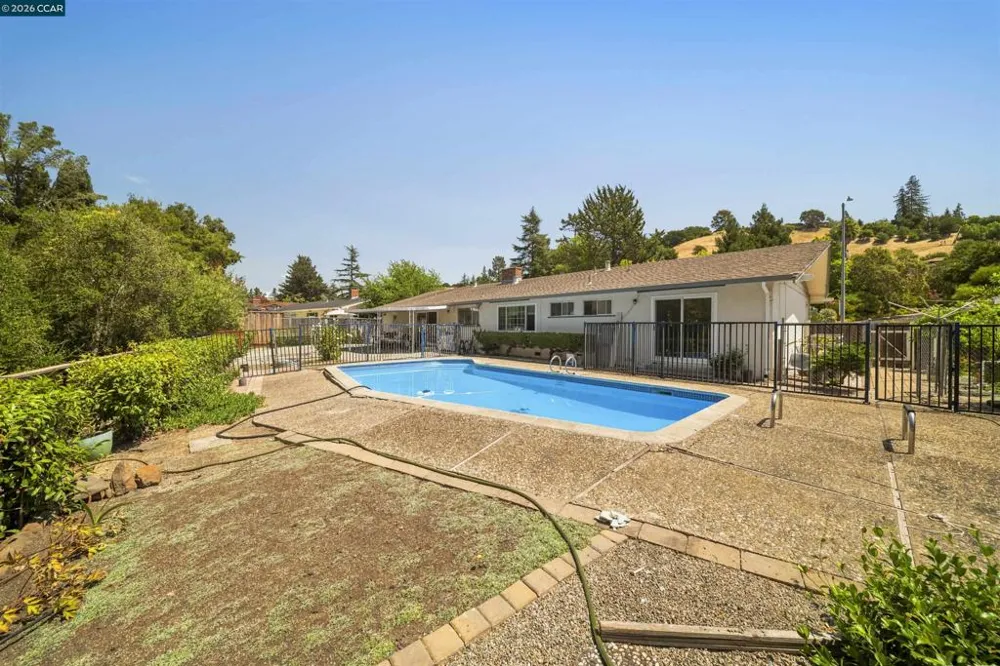 732 Moraga Rd Moraga, CA 94556