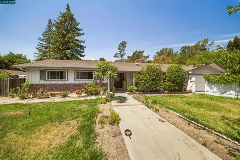 732 Moraga Rd