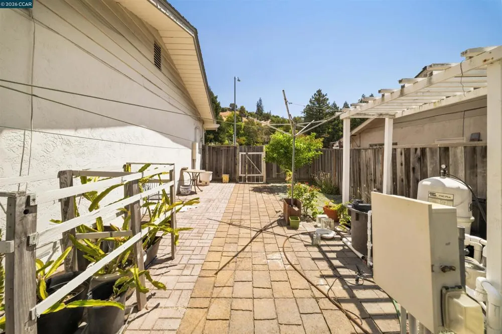 732 Moraga Rd Moraga, CA 94556