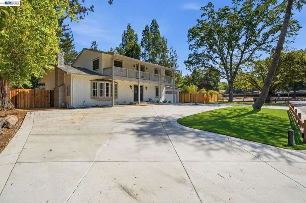 8 Calle Del Casarillo Diablo, CA 94528