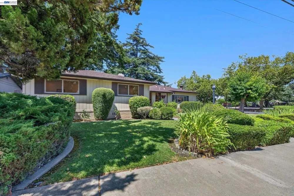 1787 Roxbury Dr Concord, CA 94519