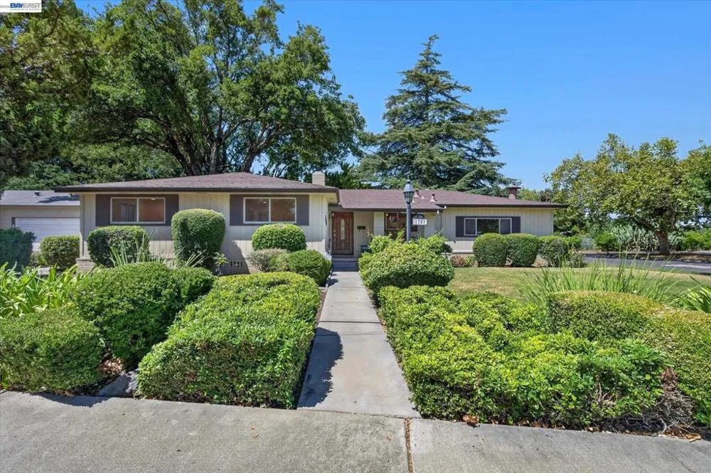 1787 Roxbury Dr Concord, CA 94519
