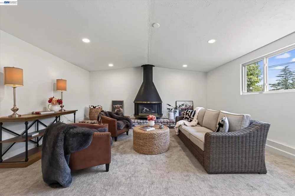 1787 Roxbury Dr Concord, CA 94519
