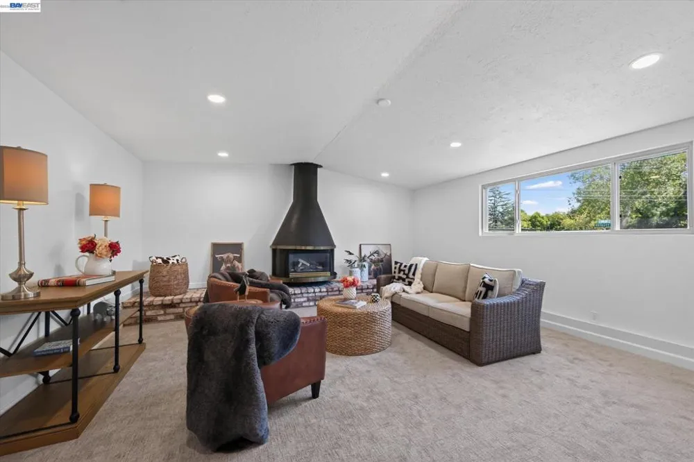1787 Roxbury Dr Concord, CA 94519
