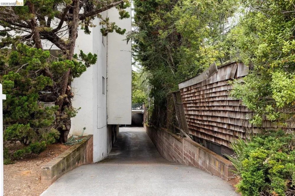 2614 Warring St #9 Berkeley, CA 94704